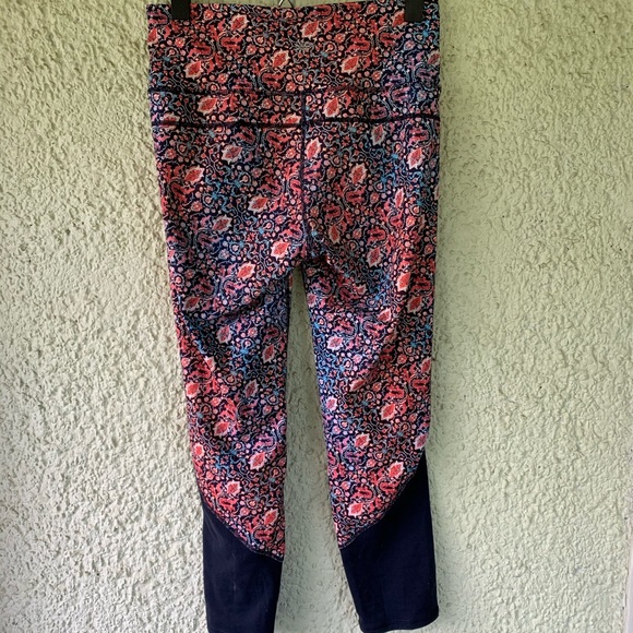 NEW Athleta “high rise tapestry” capri - Picture 10 of 12